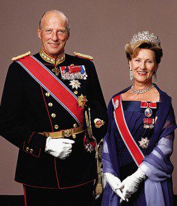 If they had stopped and emerged from their limo, King Harald and Queen Sonja of Norway would have looked like this.